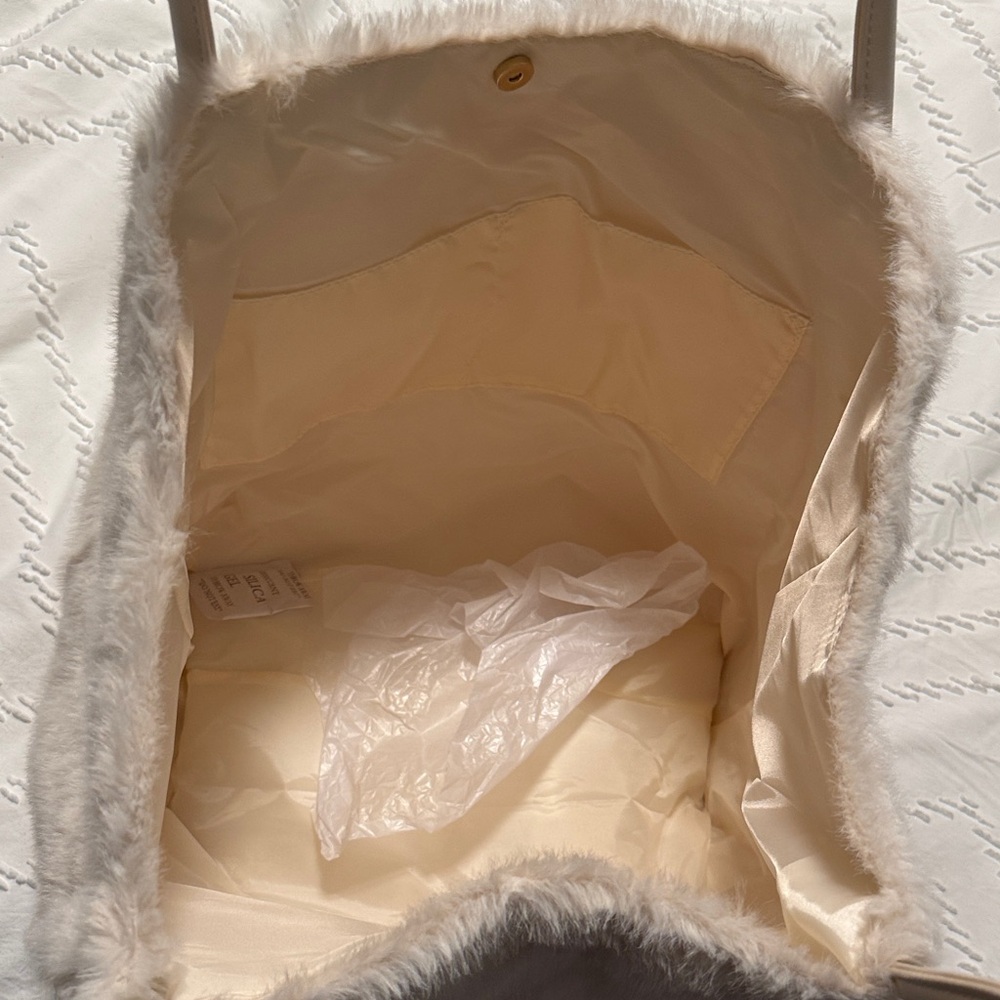 Elegant Cream Faux Fur Tote Bag - Picture 5 of 14